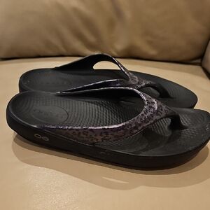 OOFOS Black and Purple Women's Sandals